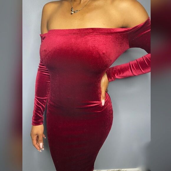🌸Seven Sisters Velvet Off-the-Shoulder Deep Red Dress🌸 - Picture 1 of 4